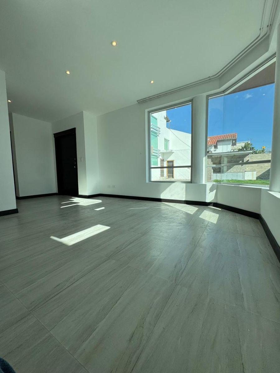 Espectacular Casa Moderna con 3 Master y Terraza en Urb La Quinta, Ibarra, Cerca de Plaza Shopping, Imbabura — imagen 9