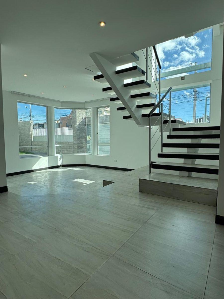 Espectacular Casa Moderna con 3 Master y Terraza en Urb La Quinta, Ibarra, Cerca de Plaza Shopping, Imbabura — imagen 8
