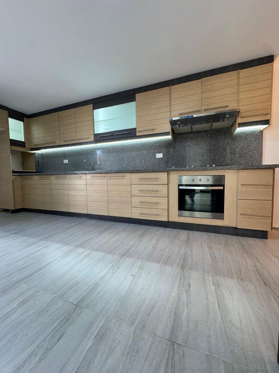Espectacular Casa Moderna con 3 Master y Terraza en Urb La Quinta, Ibarra, Cerca de Plaza Shopping, Imbabura — imagen 6