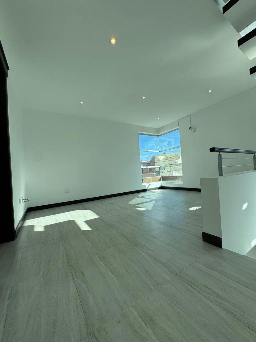 Espectacular Casa Moderna con 3 Master y Terraza en Urb La Quinta, Ibarra, Cerca de Plaza Shopping, Imbabura — imagen 3