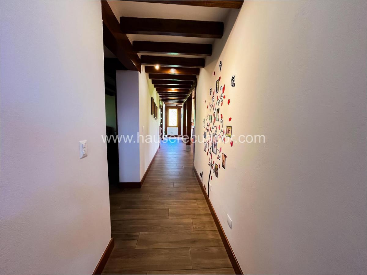 Oportunidad Única Casa de Una Planta con Amplios Patios, Estudio y Seguridad en Urbanización Privada — imagen 10
