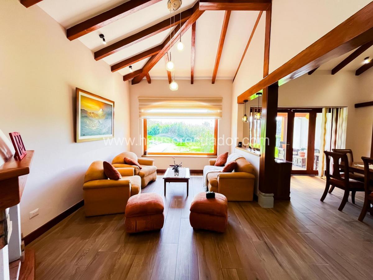 Oportunidad Única Casa de Una Planta con Amplios Patios, Estudio y Seguridad en Urbanización Privada — imagen 9