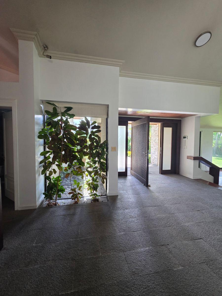Linda Casa de Venta Una Planta con Niveles en Cumbaya — imagen 10