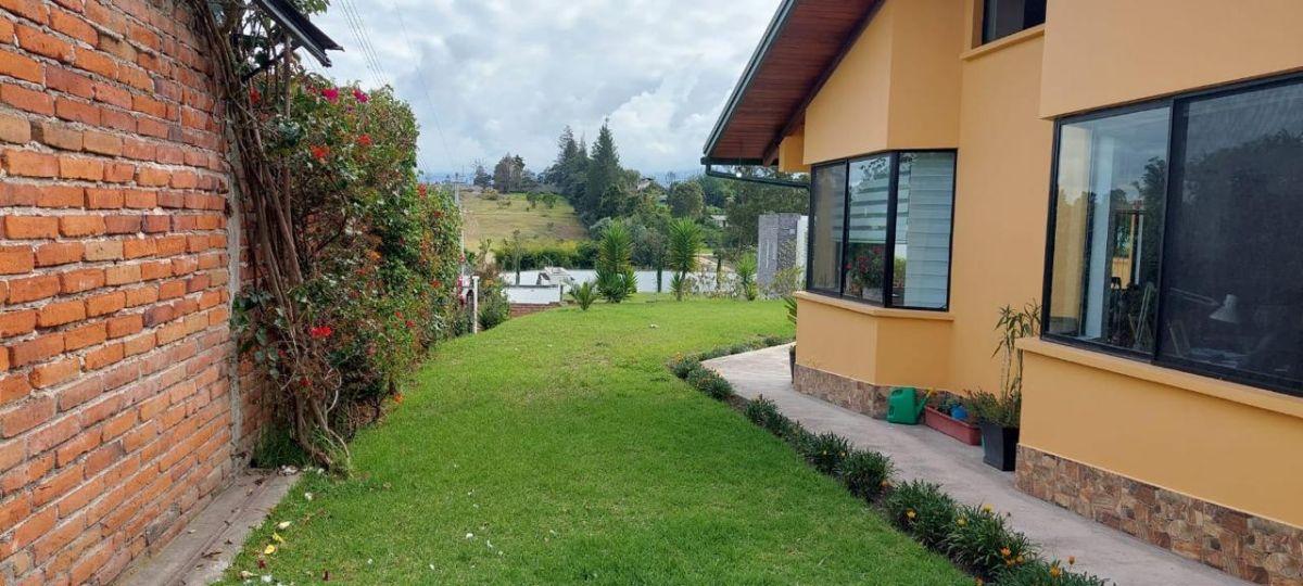 Casa Independiente con 4 Habitaciones en Venta en Puembo, 2509 m² Terreno — imagen 10