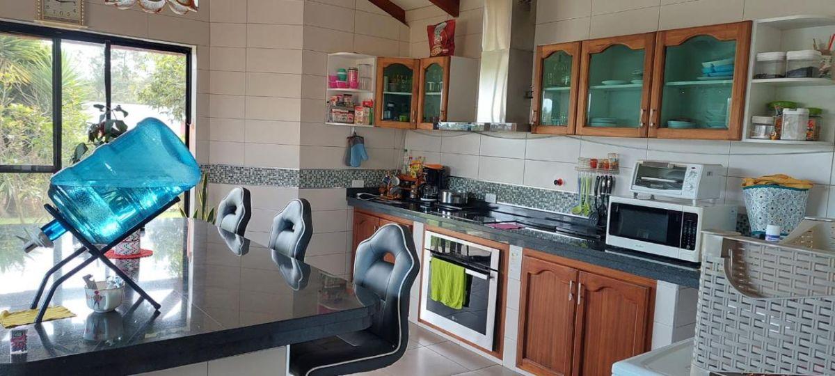 Casa Independiente con 4 Habitaciones en Venta en Puembo, 2509 m² Terreno — imagen 8