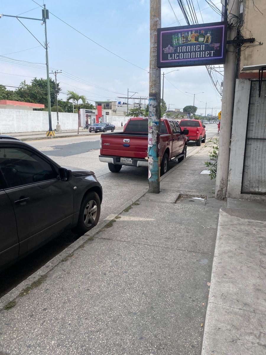 Casa Comercial y Rentera a La Venta Sobre Av Principal Garzota, Guayas — imagen 2