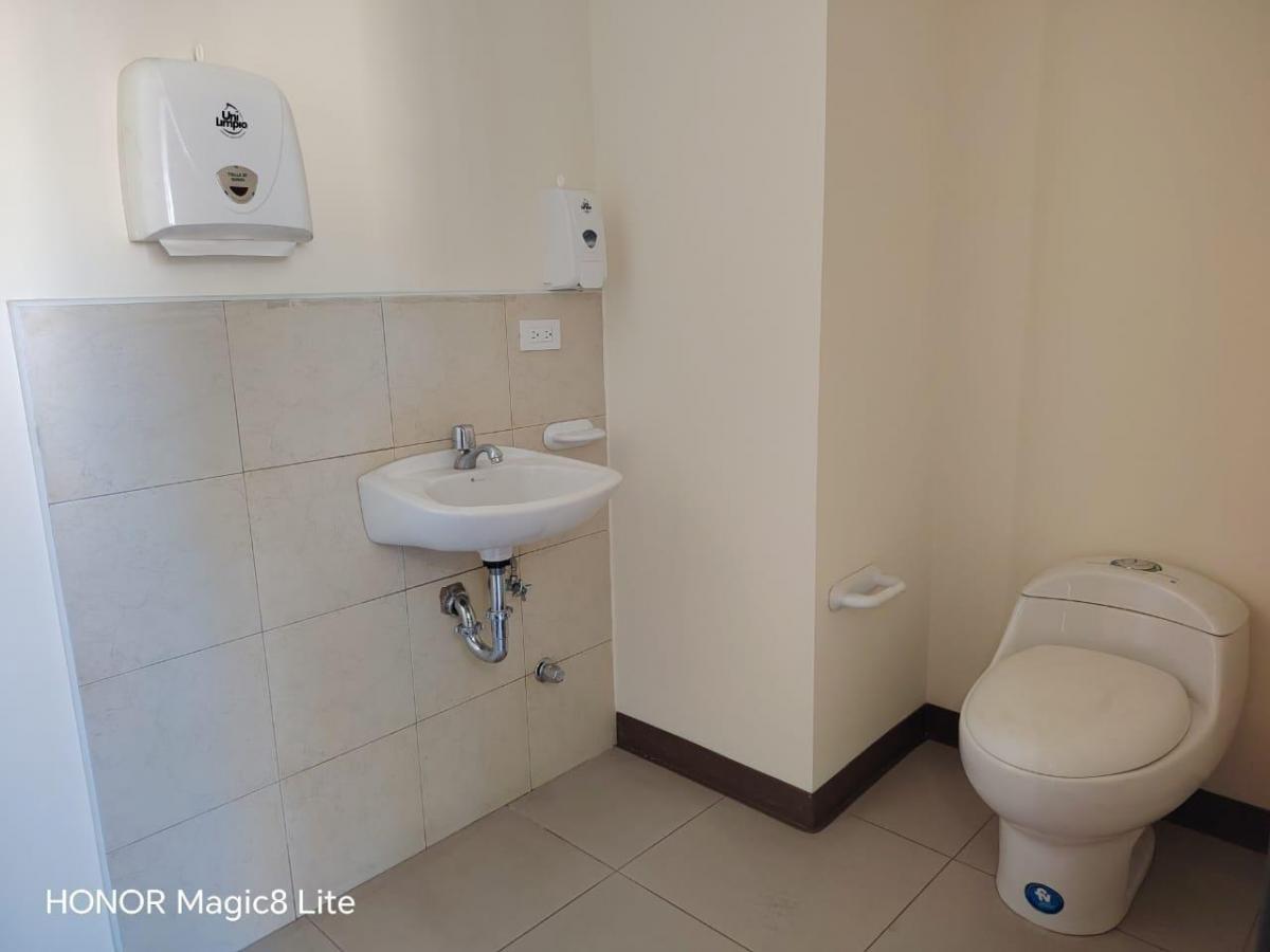 | Vendo Consultorio 43 m² | Hospital de Los Valles | — imagen 2