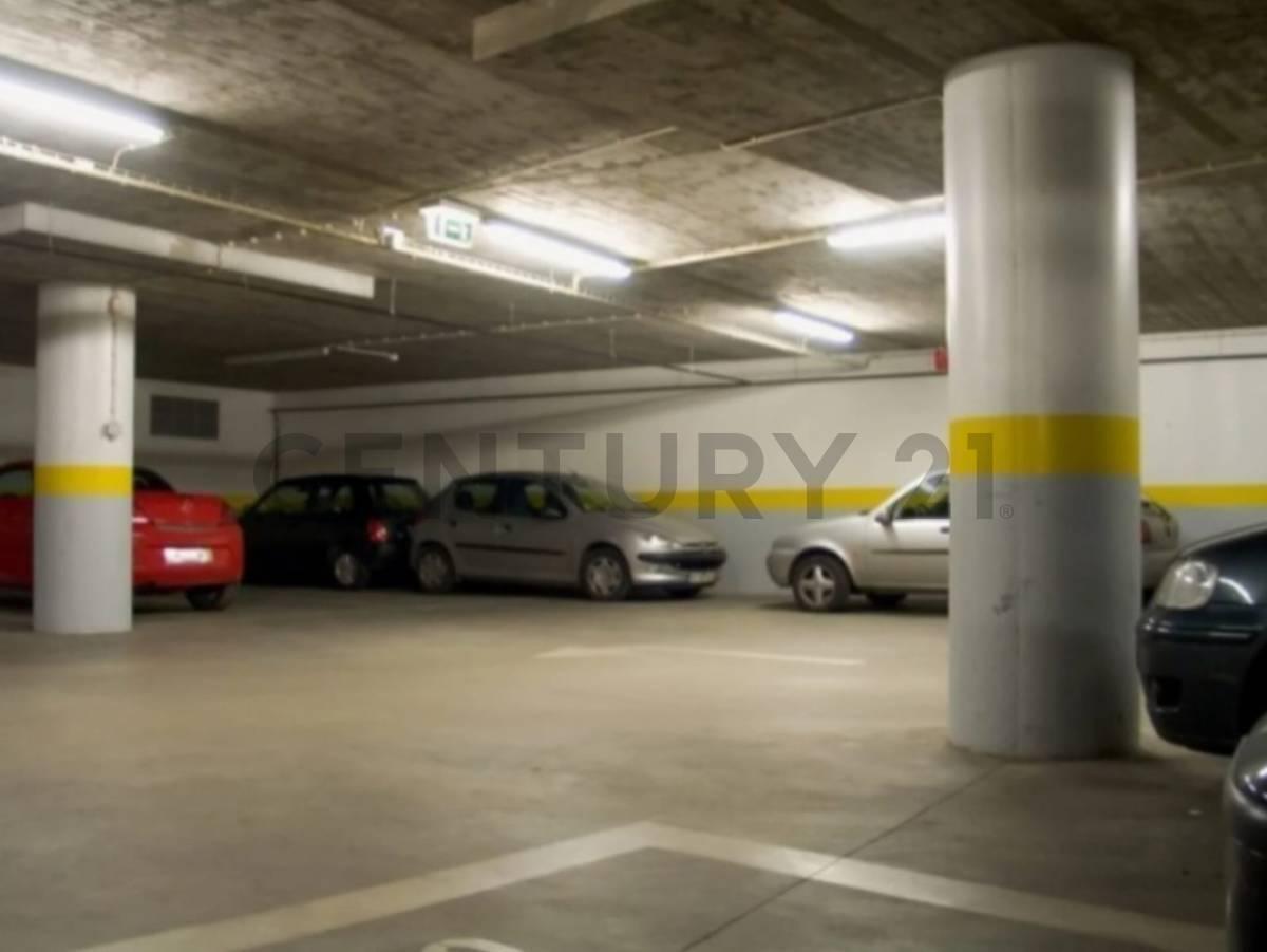 Venta de Parqueo en Centro Empresarial, Edificio Las Camaras, Alee, Guayas — imagen 2