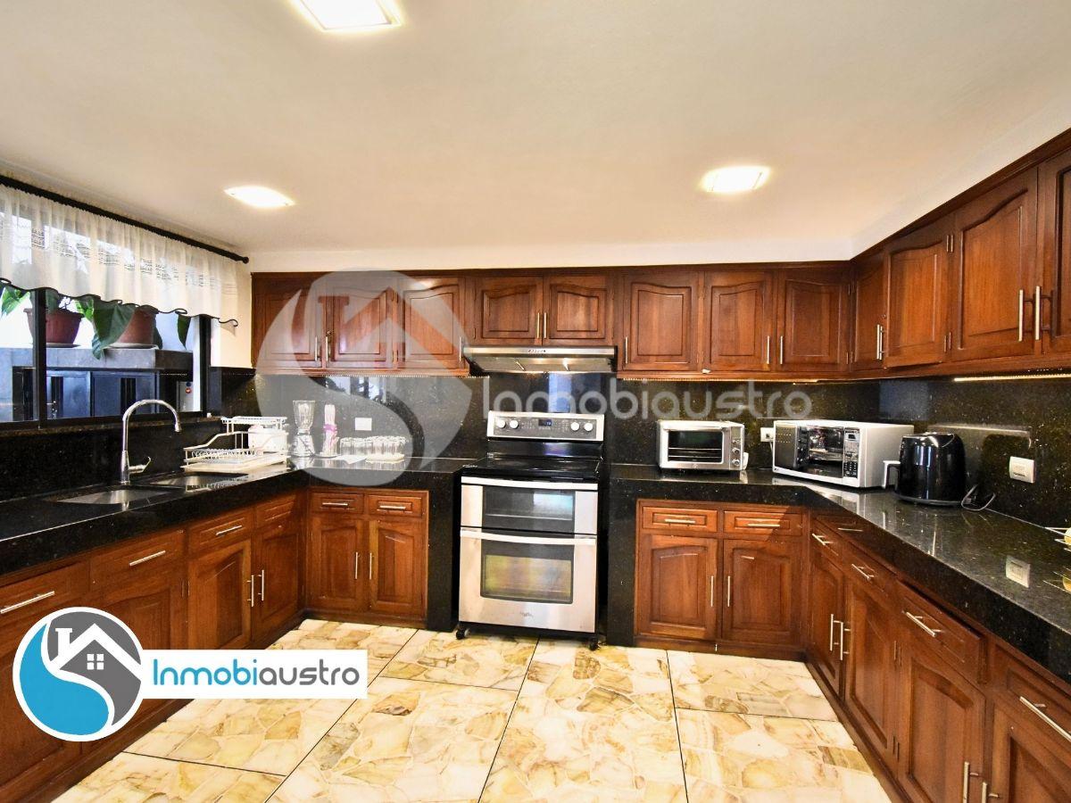 Venta de Hermosa Casa con Área Verde Cerca Al Centro Histórico, Azuay — imagen 8