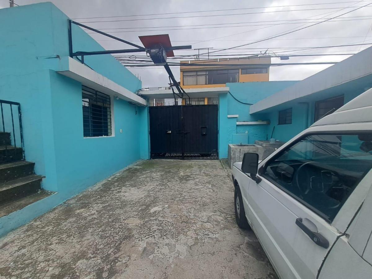 Propiedad en Venta con 2 Frentes (Luis Iturralde Sur de Quito) — imagen 9