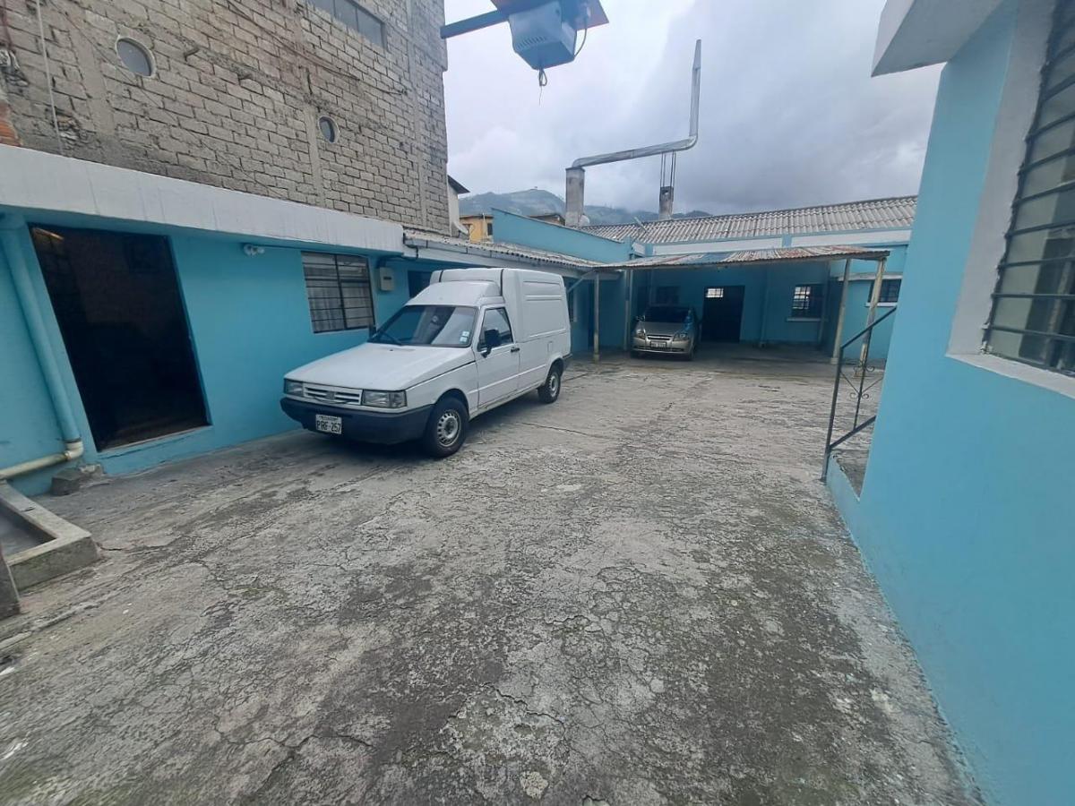 Propiedad en Venta con 2 Frentes (Luis Iturralde Sur de Quito) — imagen 8