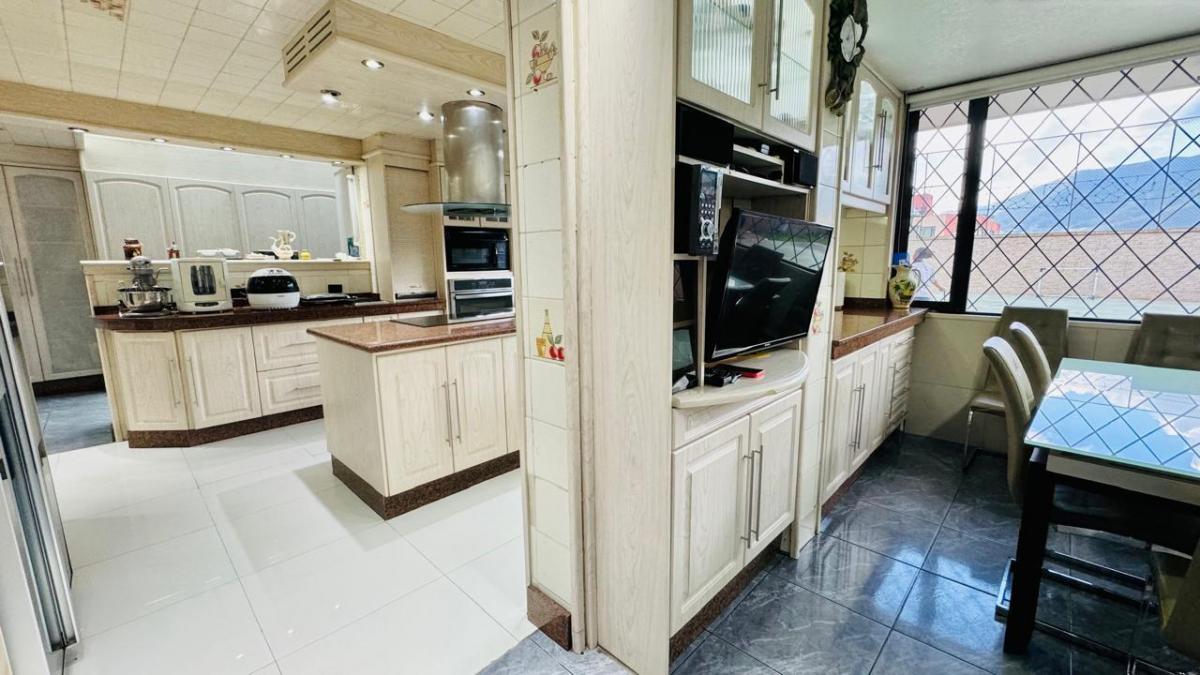 Casa Rentera en Venta con Propiedad Horizontal en Monteserrin — imagen 3