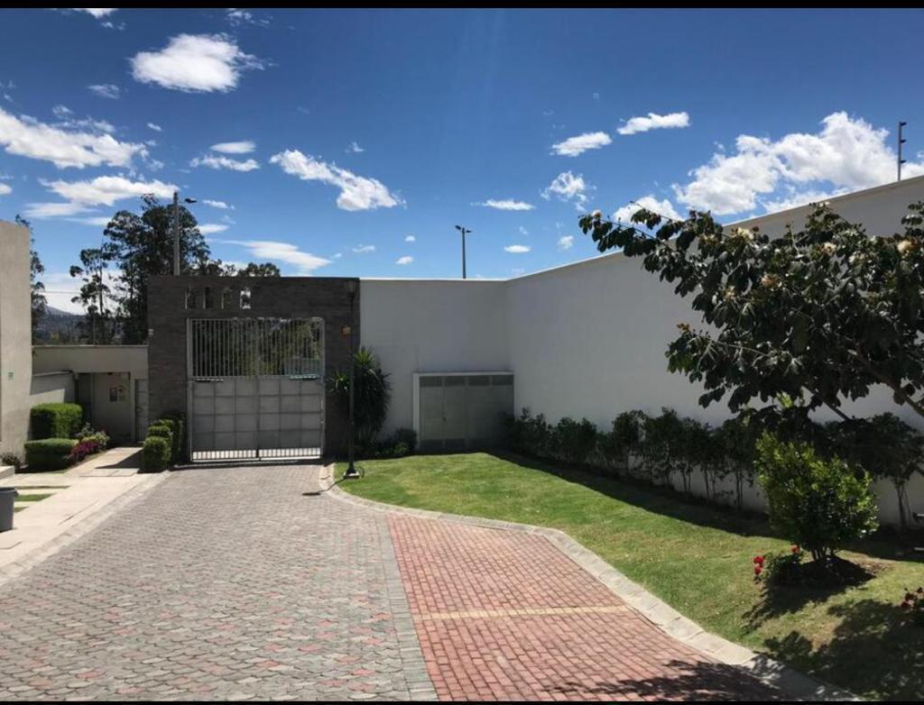 Tumbaco Casa de Venta Sector Intervalles (Su Precio Es Negociable) — imagen 9