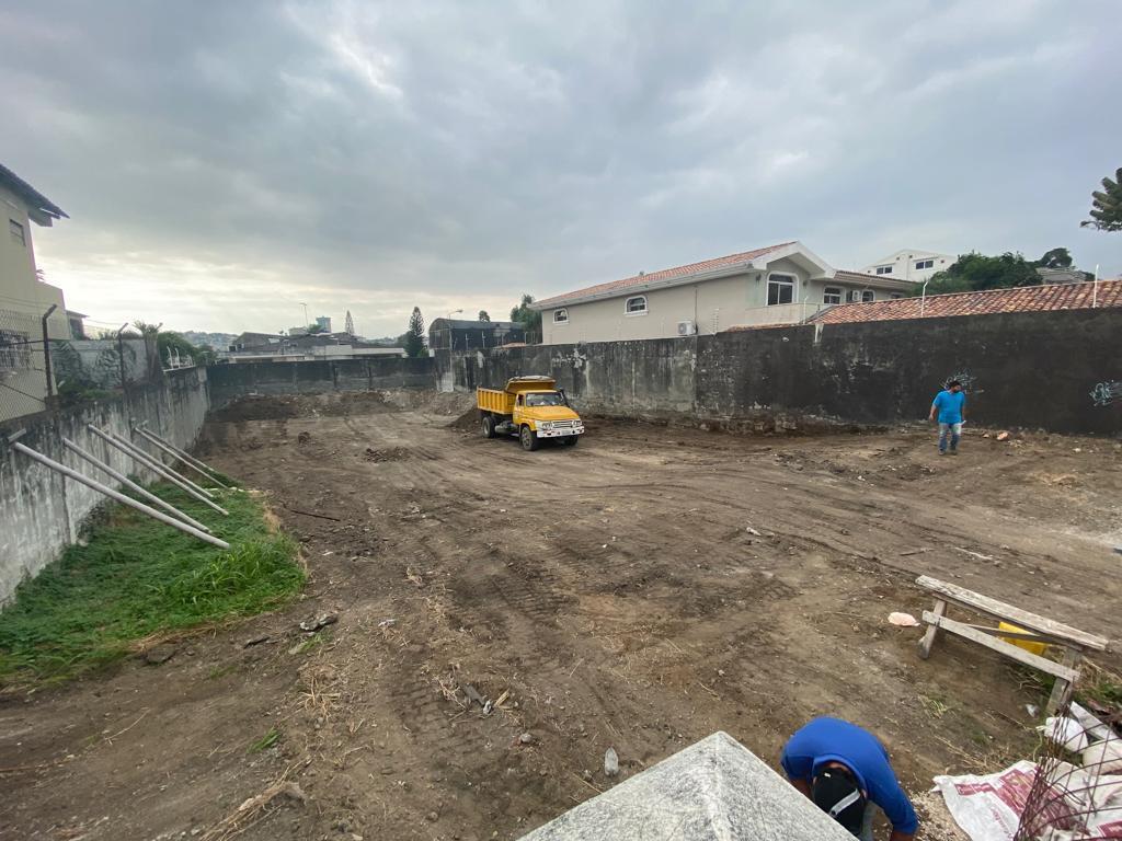 Ceibos: Vendo Terreno Media Cuadra del Centro Comercial, Guayas — imagen 9