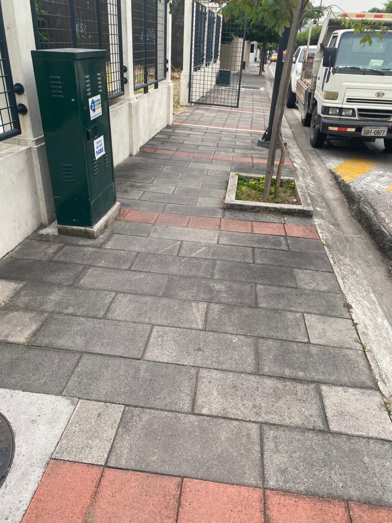Ceibos: Vendo Terreno Media Cuadra del Centro Comercial, Guayas — imagen 7