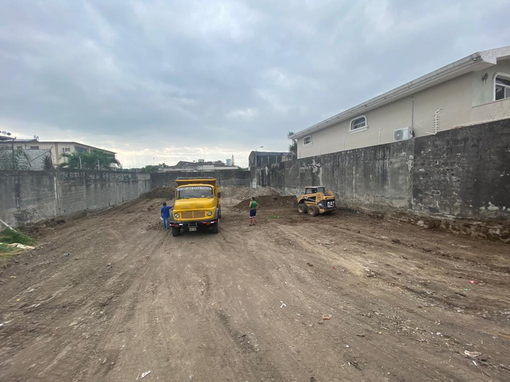 Ceibos: Vendo Terreno Media Cuadra del Centro Comercial, Guayas — imagen 3