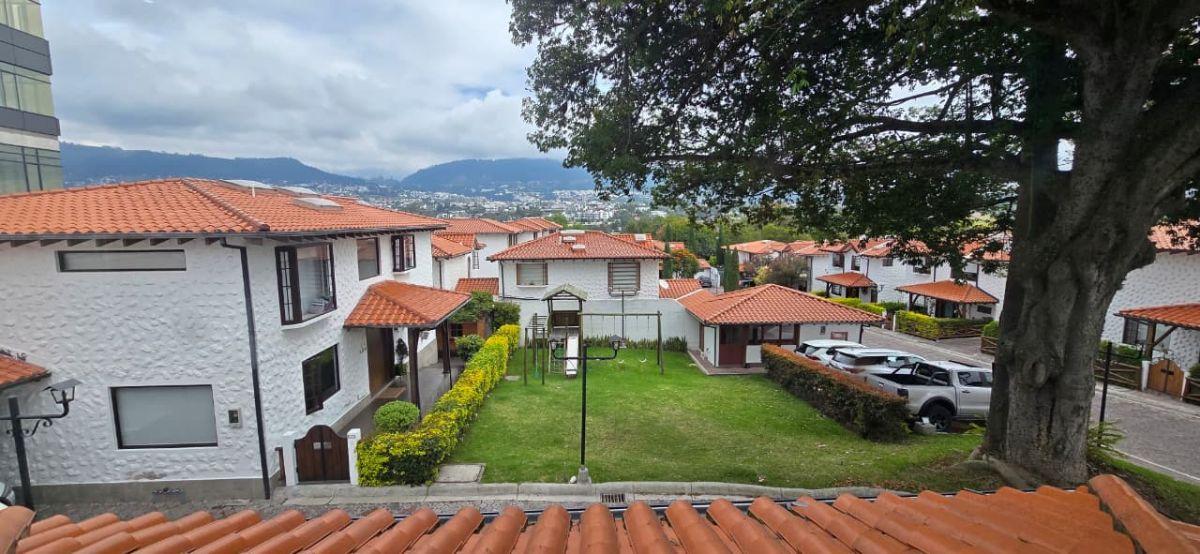 Casa de Venta en Tumbaco Calle El Sauce en con Junto Privado, Junto Al Ventura Mall — imagen 10