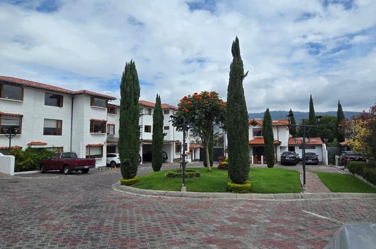 Casa de Venta en Tumbaco Calle El Sauce en con Junto Privado, Junto Al Ventura Mall — imagen 8