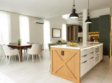 Hermosa Casa en Venta, Urbanización Isla Celeste, Estribor, Diagonal Al Río, Guayas — imagen 2
