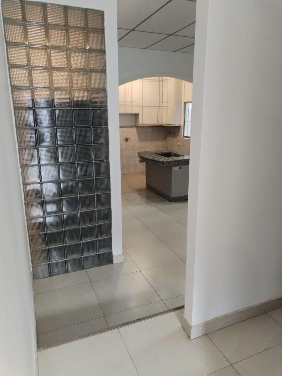 Casa en Venta, 1 Planta, Urdesa Central, Uso Residencial o Comercial, Guayas — imagen 4