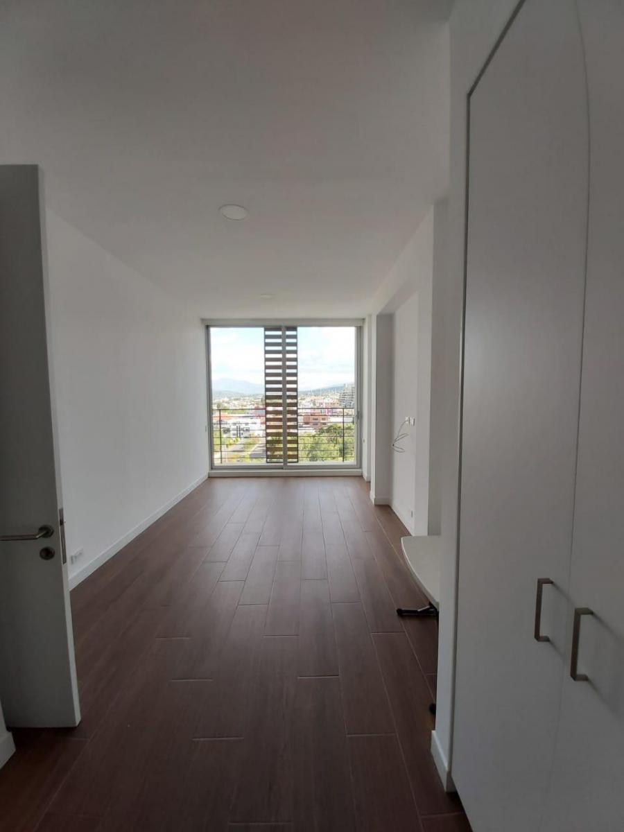 Vendo Duplex 174 m², 2 Dorm., Estudio, Terraza Privada, Cumbayá — imagen 7
