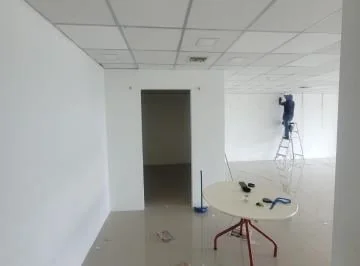 Inversionistas! Local en Venta 140 m² - Edif. River Plaza, Av León Febres Cordero, Guayas — imagen 2