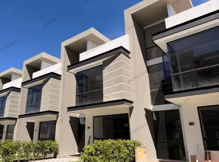 Casas de Lujo, Calderón Av Panamericana — imagen 1