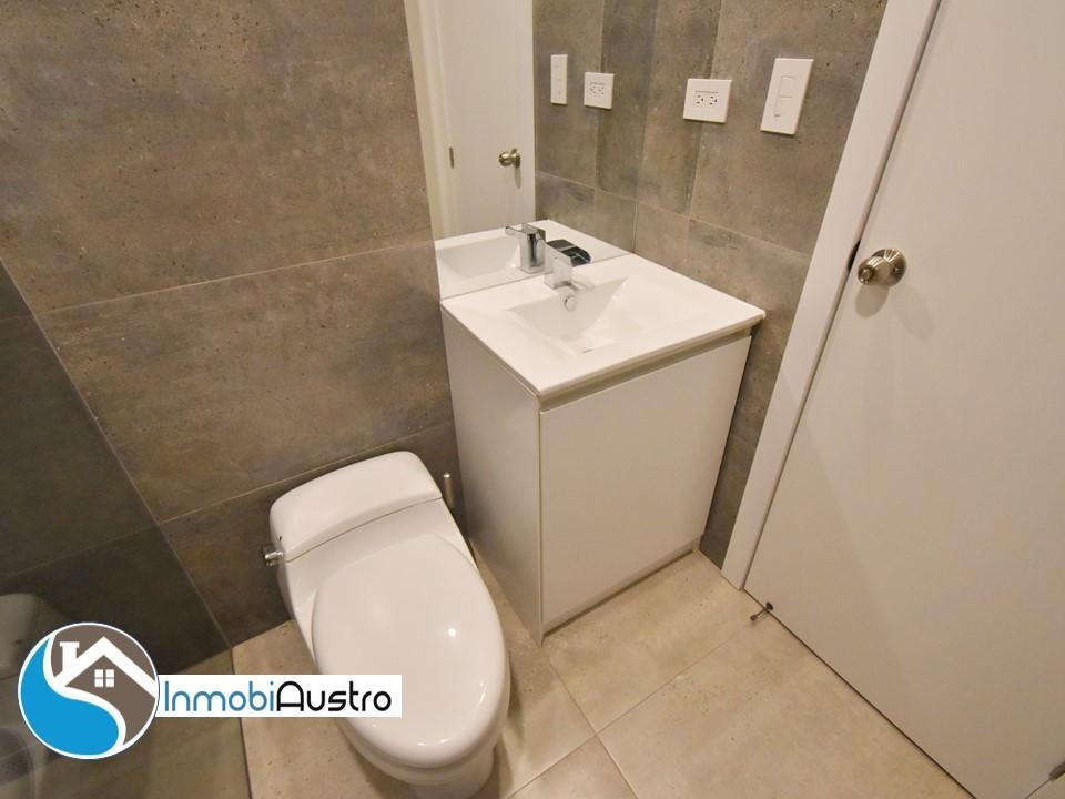Av Primero de Mayo, Venta de Departamento Amoblado, Azuay — imagen 2
