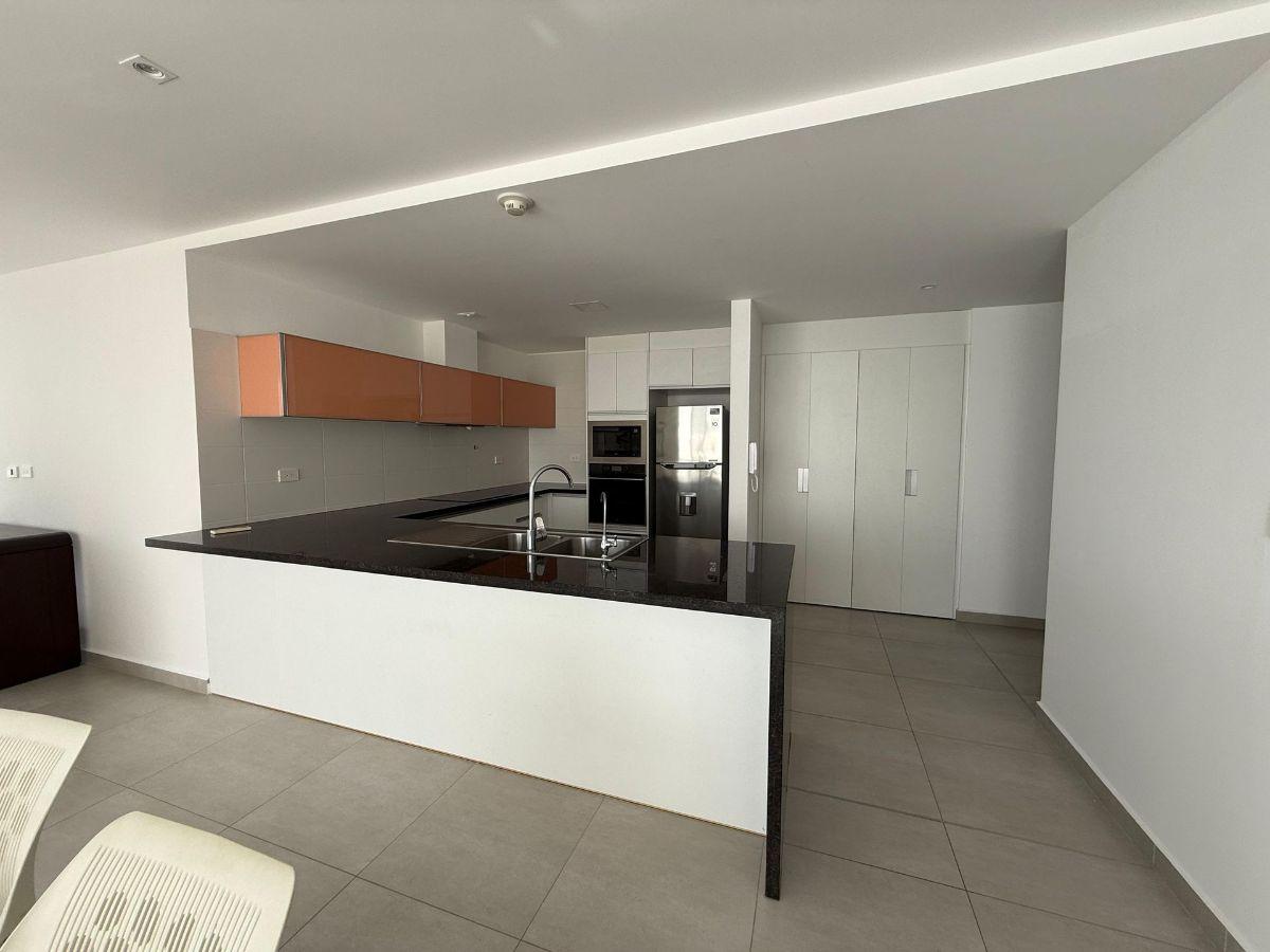 Amplio Departamento en Venta Frente Al Mar en Manta, Manabí — imagen 2