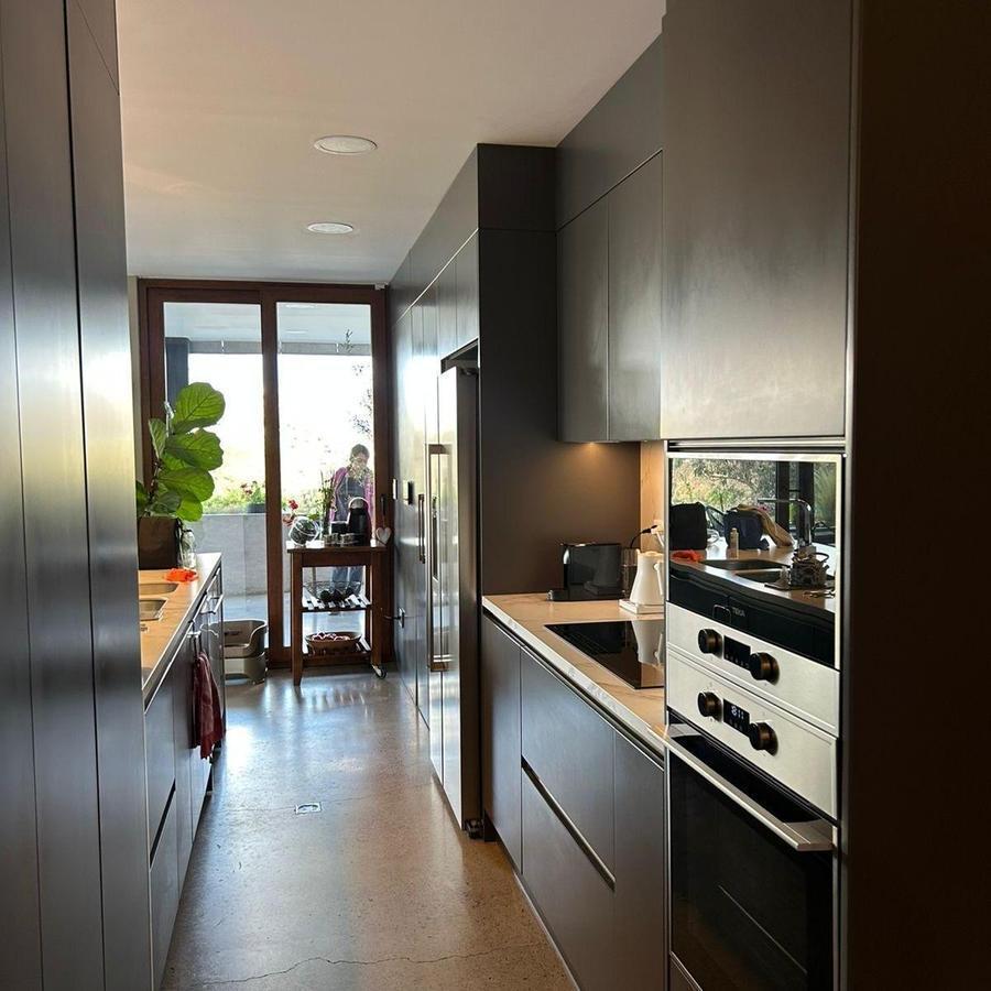 Vendo Lujoso Departamento Moderno en Exclusivo Edificio en Pillahua Vista — imagen 2