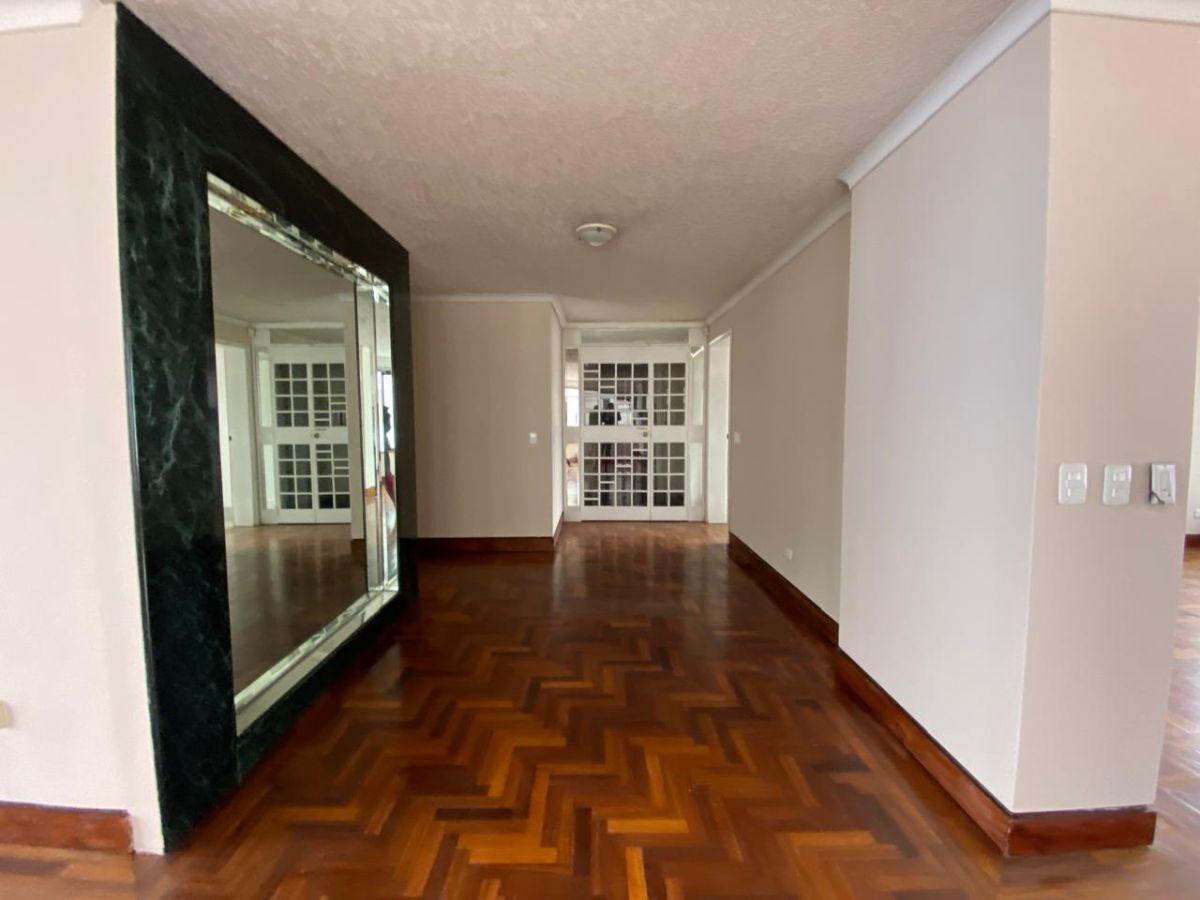 Vendo Departamento, Sector Gonzáles Suarez, 240 m, 300.000 Dólares — imagen 10
