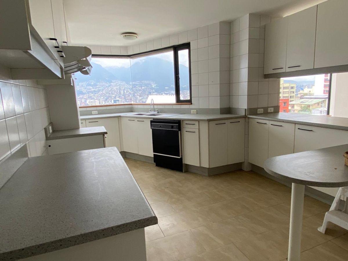 Vendo Departamento, Sector Gonzáles Suarez, 240 m, 300.000 Dólares — imagen 6