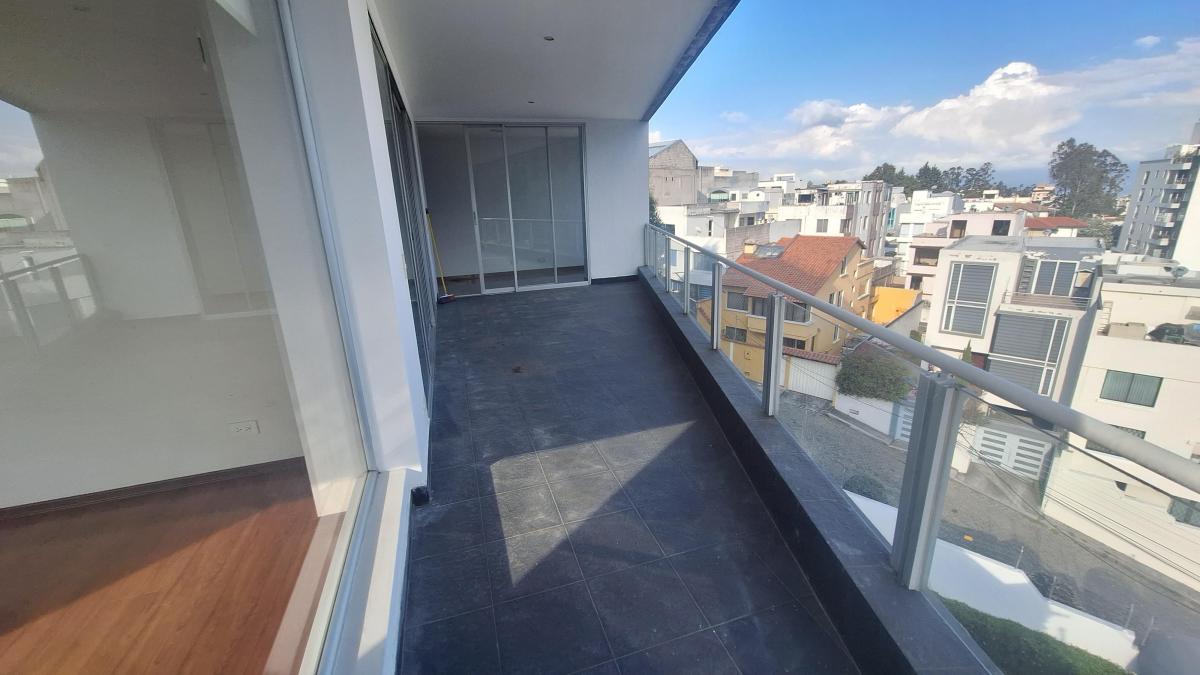Vendo Dpto 3 Dorm 3 Baños Mas Balcon Bromelias 2 Parqueaderos — imagen 9