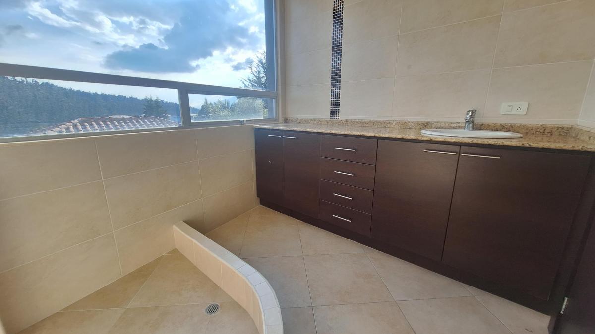 Vendo Dpto 3 Dorm 3 Baños Mas Balcon Bromelias 2 Parqueaderos — imagen 2