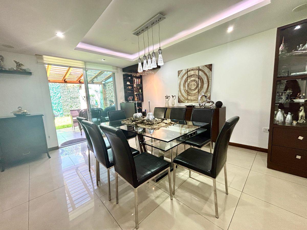 Linda Casa en Venta Sector La Primavera II - Cumbayá — imagen 9