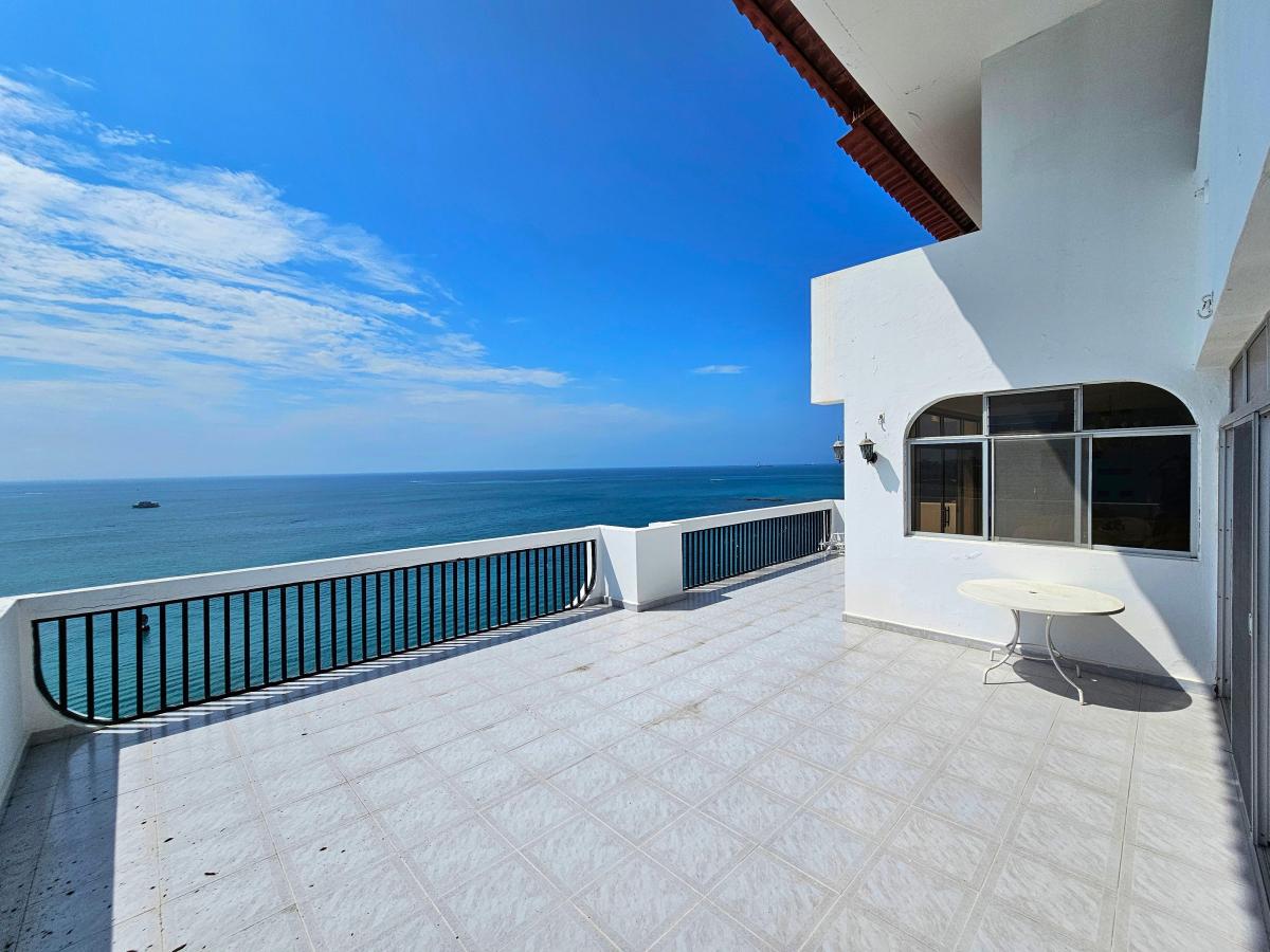 Vendo de Oportunidad Hermoso Penthouse de 2 Pisos en El Malecon de Salinas — imagen 9