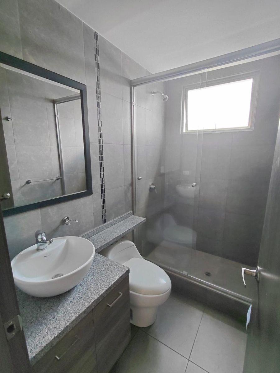 Lindo Departamento de 2 Dorm. en Rumipamba, Cerca de La Ute y Parque Carolina — imagen 4