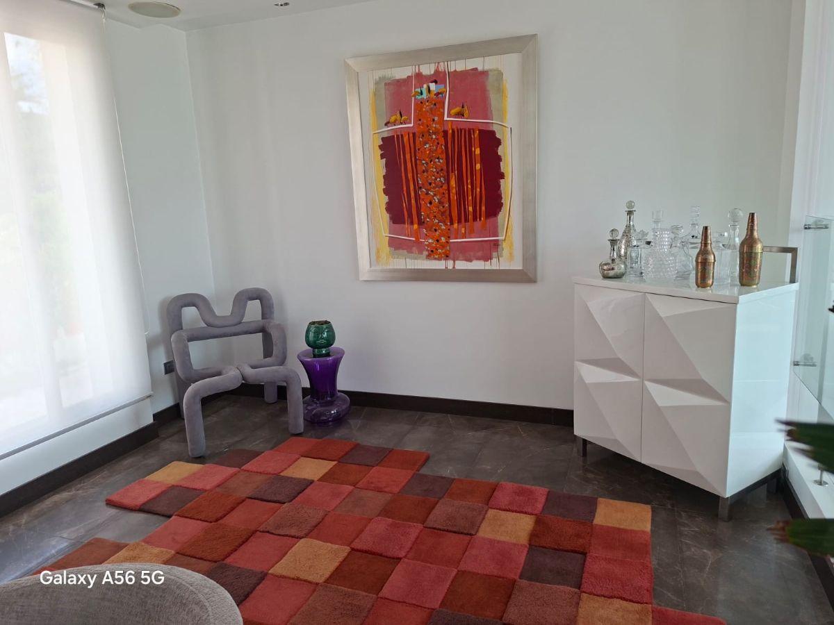 Moderna Casa con 400 m² y 5 Dorm. en Venta en El Corazón de Cumbayá — imagen 2