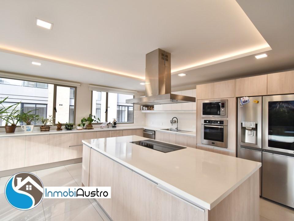 Av Ordoñez Lazo, Venta de Penthouse con Acabados de Lujo, Azuay — imagen 8