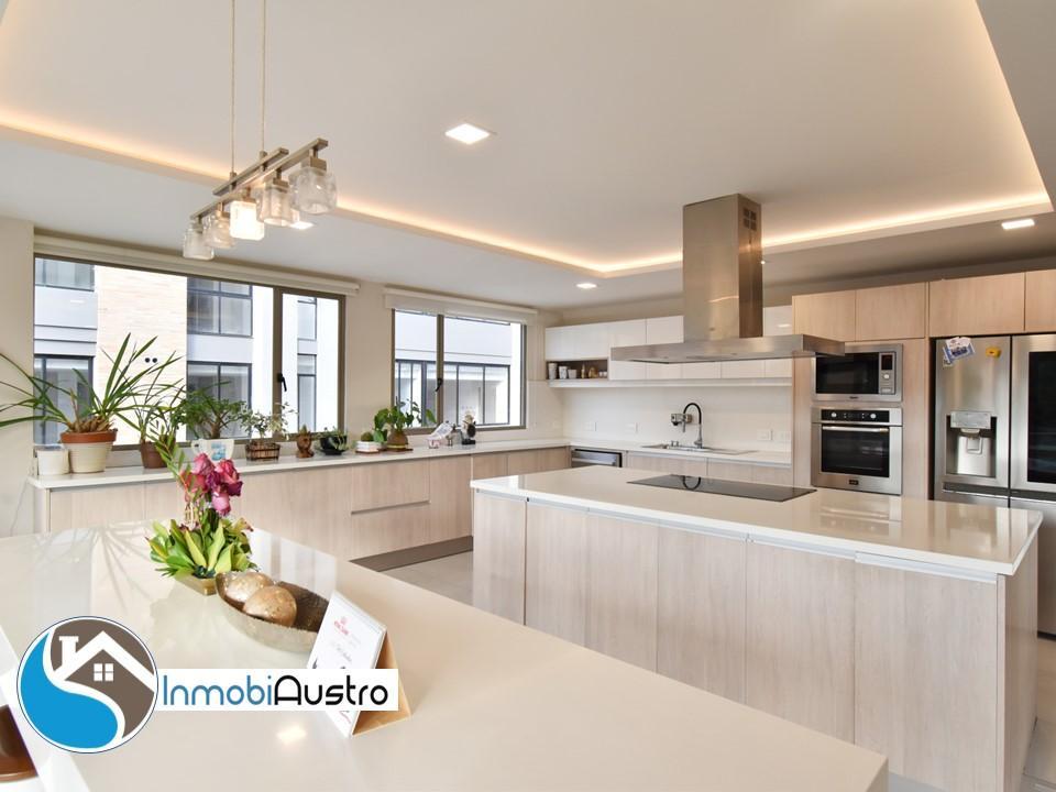 Av Ordoñez Lazo, Venta de Penthouse con Acabados de Lujo, Azuay — imagen 7