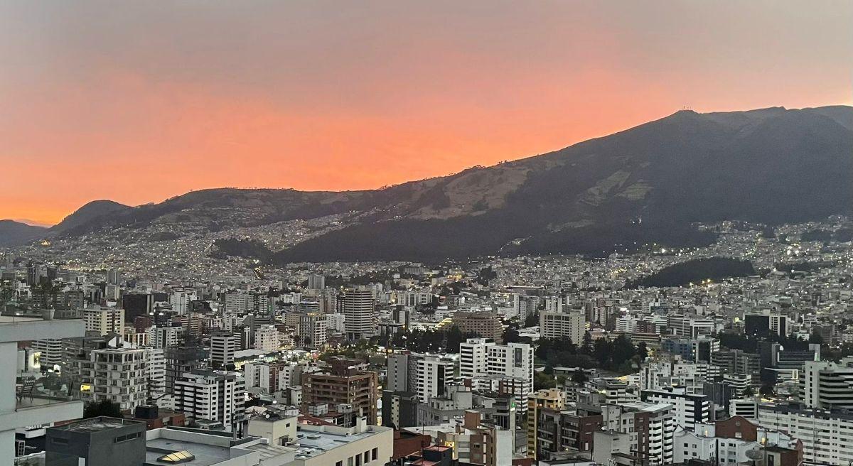 Vendo, González Suárez Apartamento, 2 Dorm., Garajes, Balcón, Vista Inigualable! — imagen 7