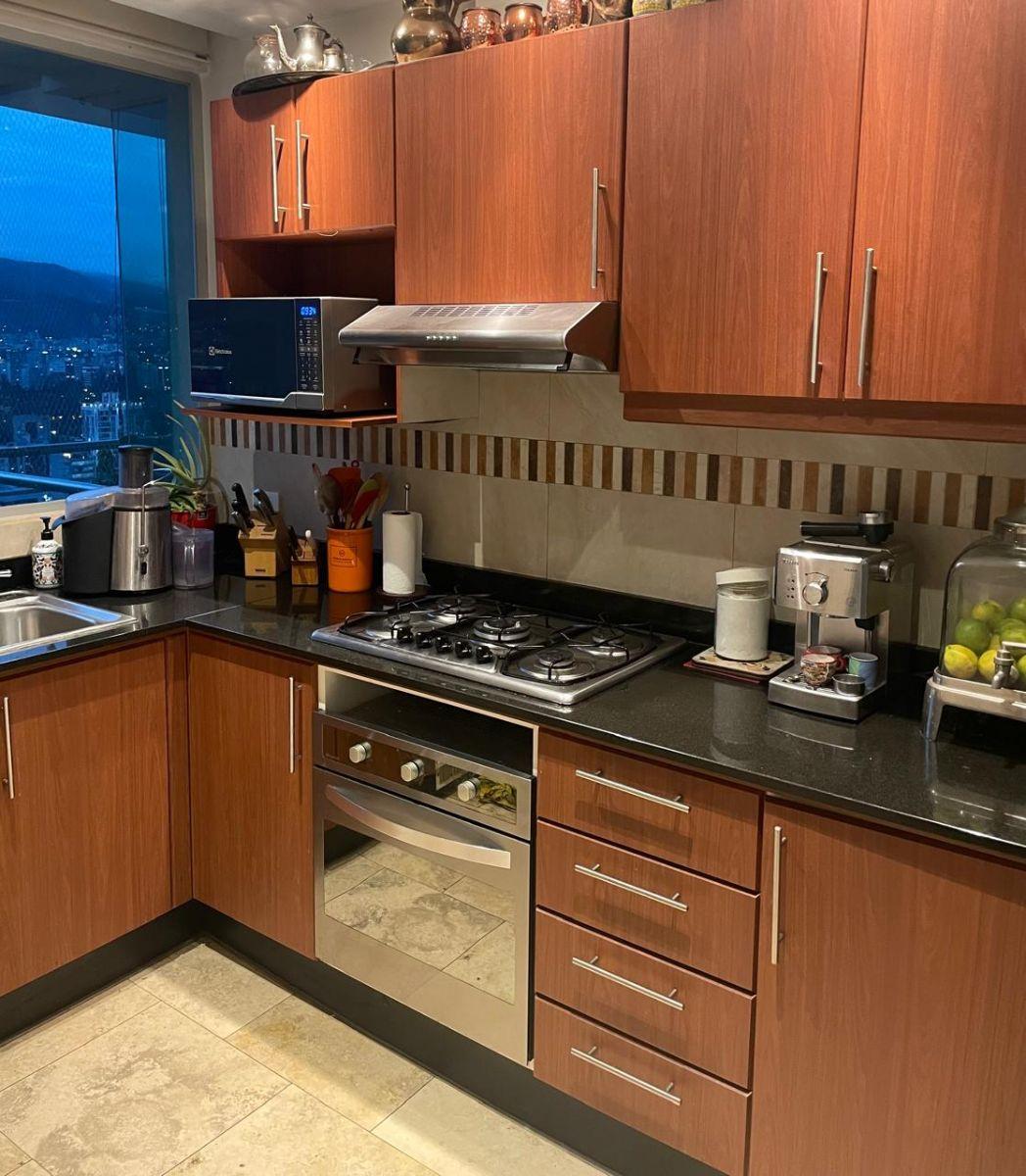 Vendo, González Suárez Apartamento, 2 Dorm., Garajes, Balcón, Vista Inigualable! — imagen 4