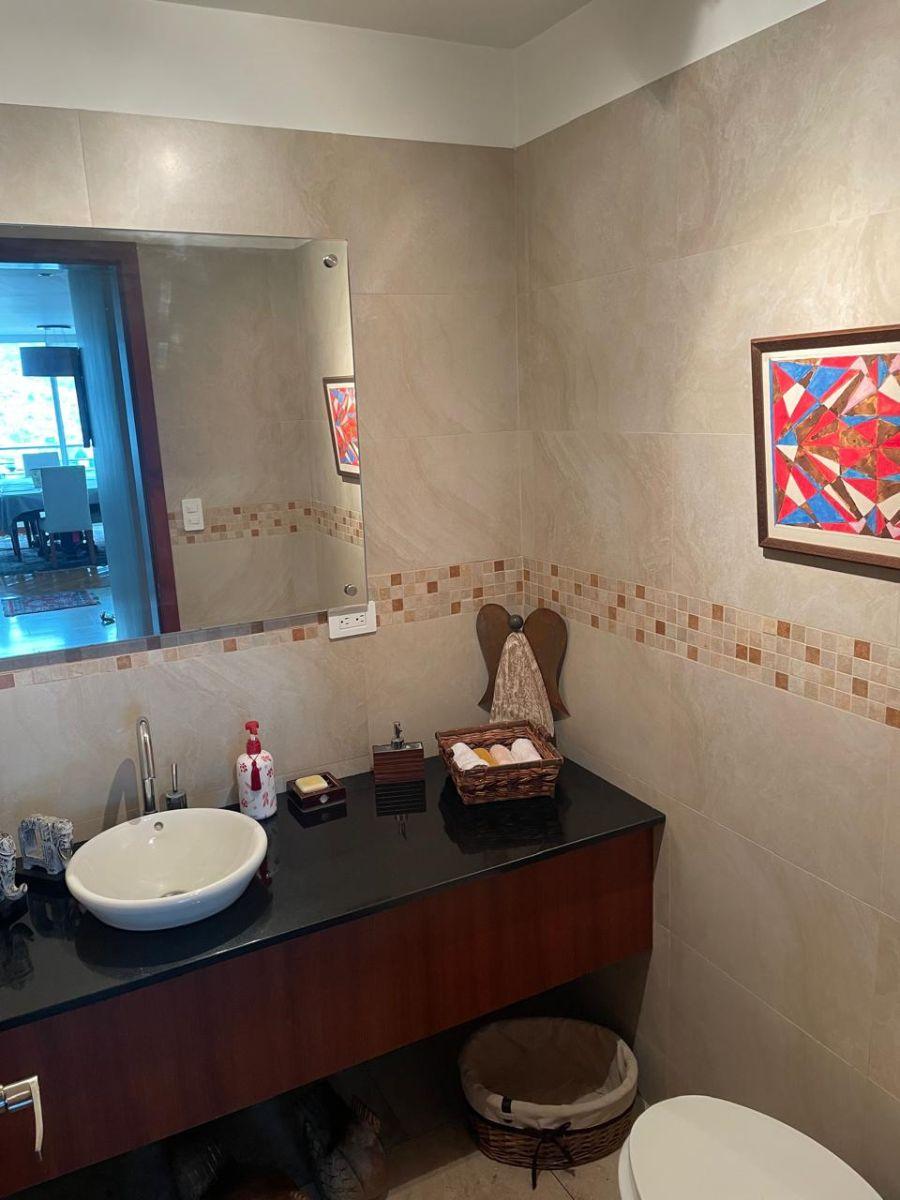 Vendo, González Suárez Apartamento, 2 Dorm., Garajes, Balcón, Vista Inigualable! — imagen 2