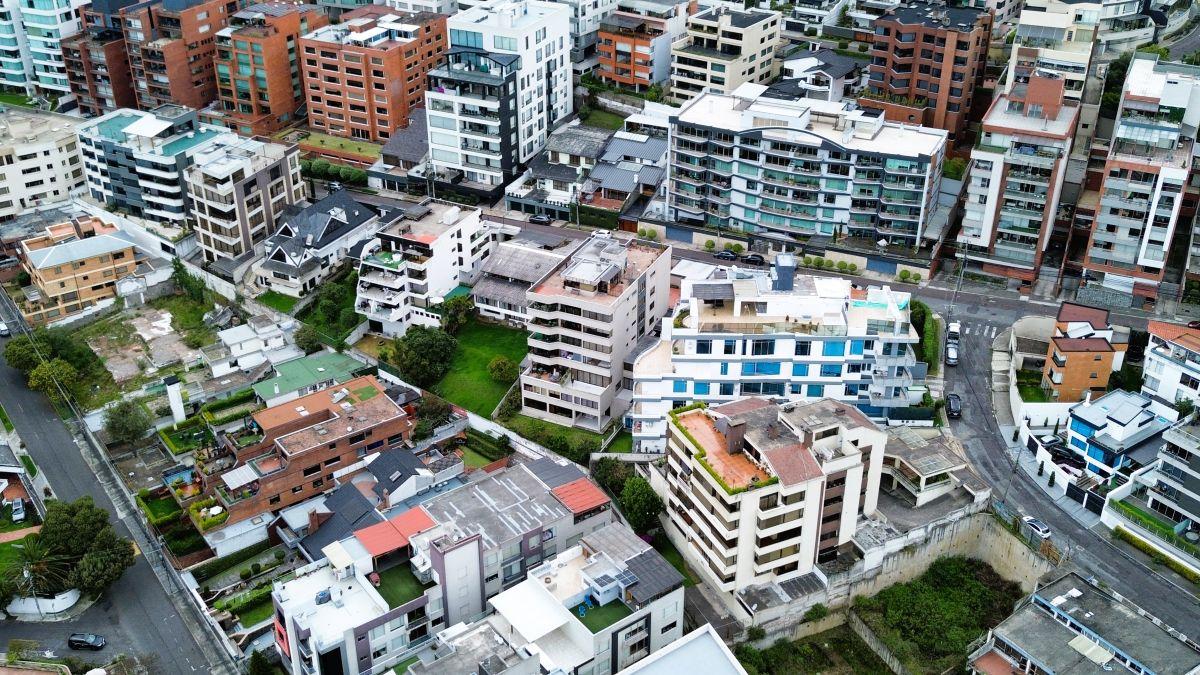 Amplio Departamento Remodelado con Hermosa Vista en Venta en Quito Tenis — imagen 10