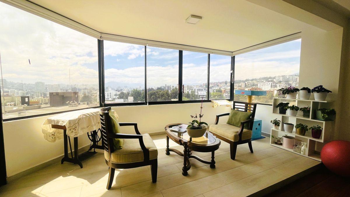 Amplio Departamento Remodelado con Hermosa Vista en Venta en Quito Tenis — imagen 4