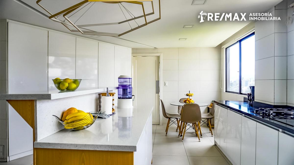 Amplio Departamento Remodelado con Hermosa Vista en Venta en Quito Tenis — imagen 3