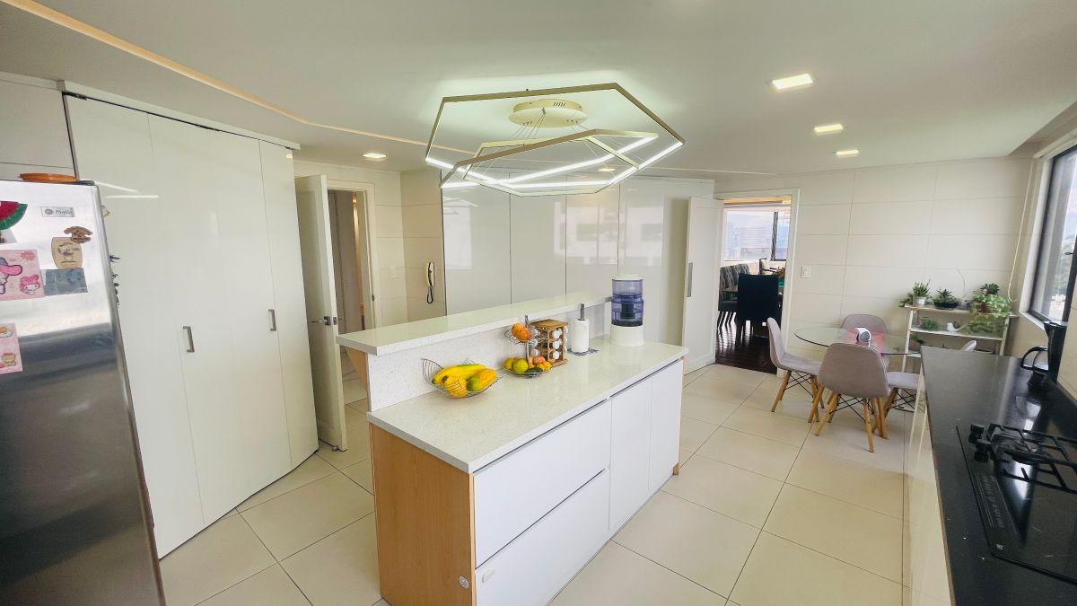 Amplio Departamento Remodelado con Hermosa Vista en Venta en Quito Tenis — imagen 2