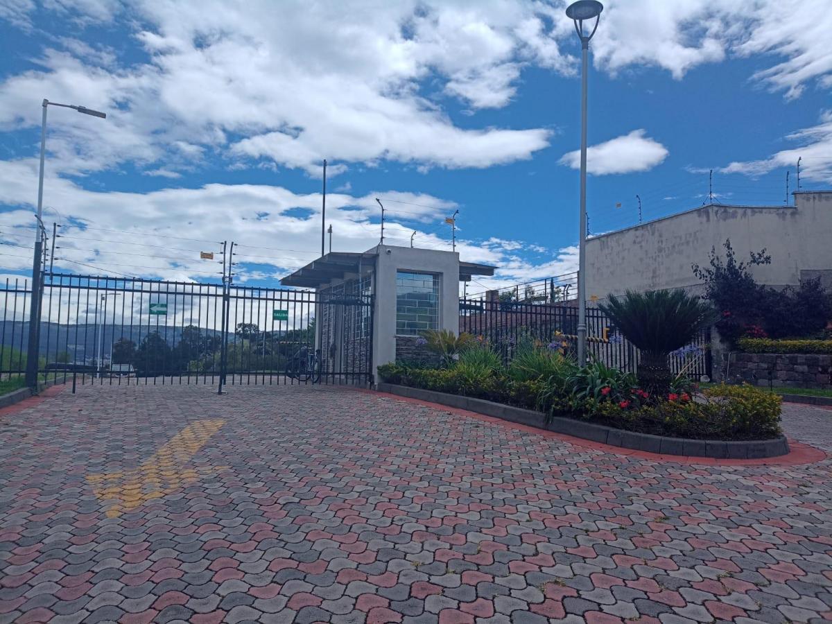 Vendo Terreno Plano 927,31 m² - $111.900 Urb. Navarra II Sector El Colibrí - Valle de Los Chillos — imagen 6