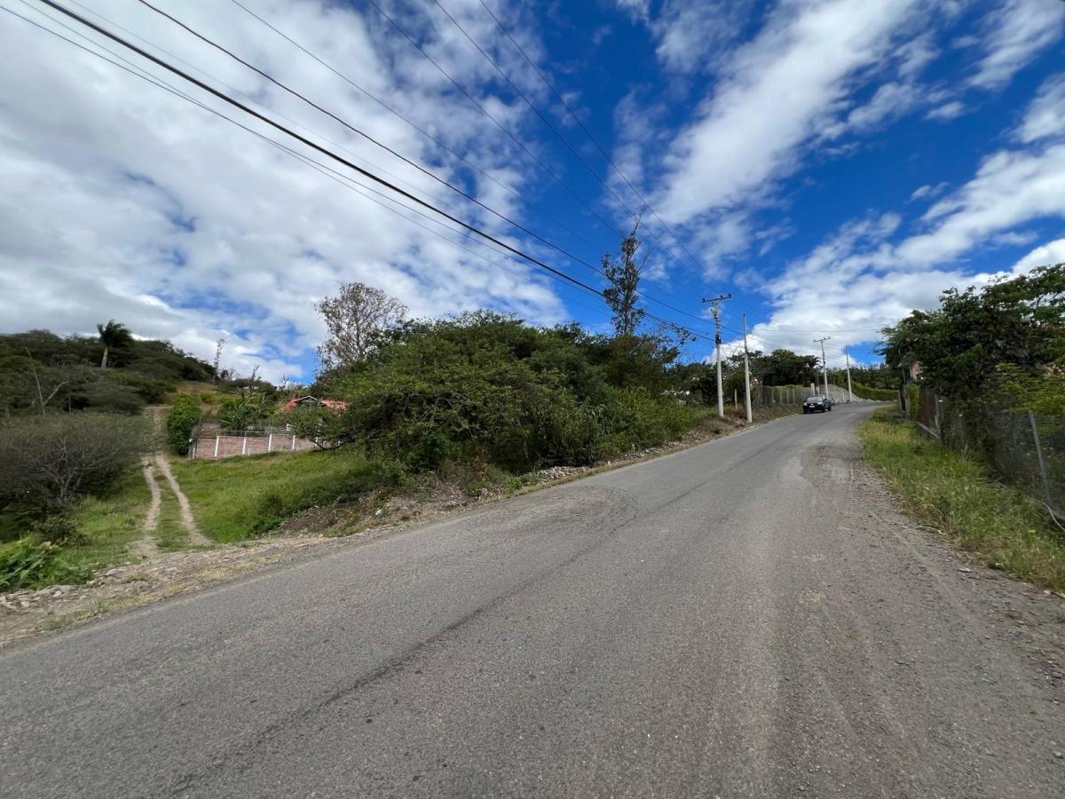 Hermosa Terreno Esquinero 1813 m² de Oportunidad en Venta - Yunguilla, Azuay — imagen 6