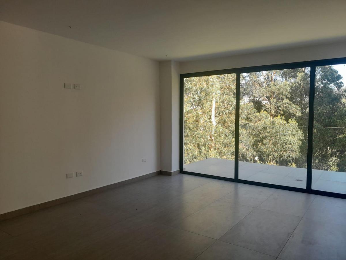 Departamento en de 2 Habitaciones de Venta en El Sector de Mirasierra — imagen 8